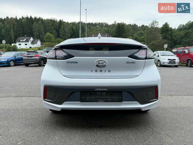 Белый Хендай Ioniq, объемом двигателя 0 л и пробегом 79 тыс. км за 15500 $, фото 2 на Automoto.ua