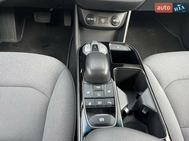 Белый Хендай Ioniq, объемом двигателя 0 л и пробегом 73 тыс. км за 15650 $, фото 13 на Automoto.ua