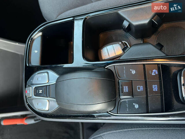 Білий Хендай Ioniq, об'ємом двигуна 0 л та пробігом 130 тис. км за 14799 $, фото 35 на Automoto.ua