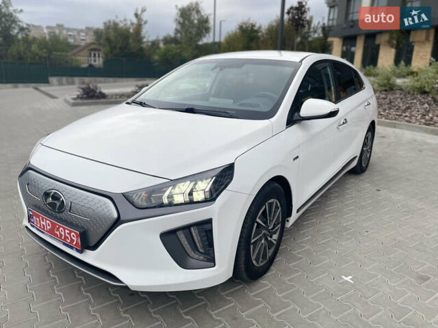 Белый Хендай Ioniq, объемом двигателя 0 л и пробегом 127 тыс. км за 14900 $, фото 4 на Automoto.ua
