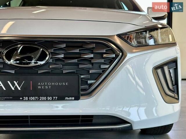 Білий Хендай Ioniq, об'ємом двигуна 1.58 л та пробігом 157 тис. км за 19990 $, фото 3 на Automoto.ua