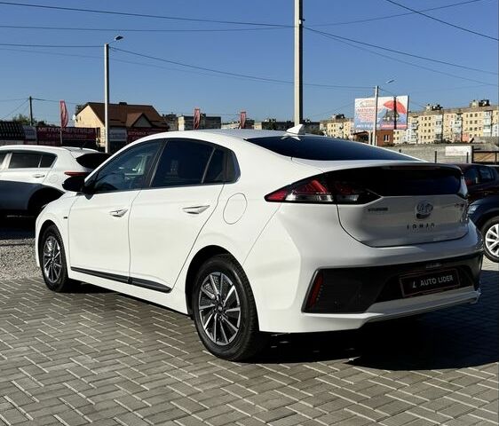 Белый Хендай Ioniq, объемом двигателя 0 л и пробегом 131 тыс. км за 16200 $, фото 6 на Automoto.ua