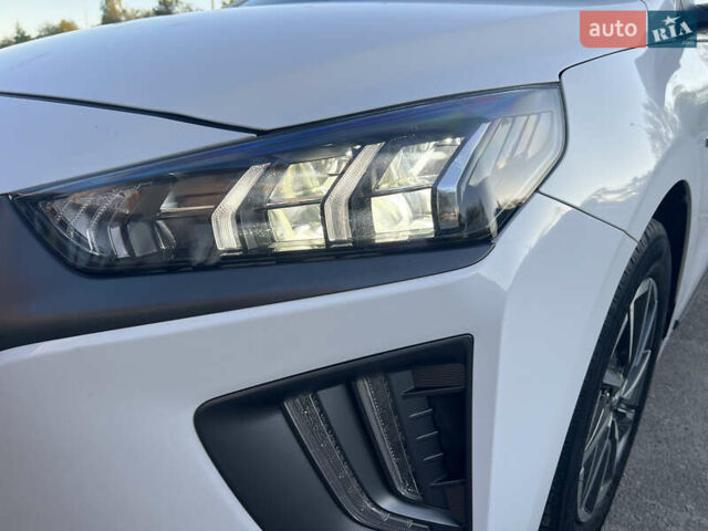 Білий Хендай Ioniq, об'ємом двигуна 0 л та пробігом 130 тис. км за 14799 $, фото 10 на Automoto.ua
