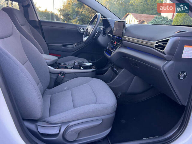 Білий Хендай Ioniq, об'ємом двигуна 0 л та пробігом 130 тис. км за 14799 $, фото 26 на Automoto.ua