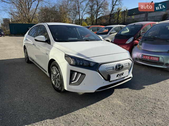 Белый Хендай Ioniq, объемом двигателя 0 л и пробегом 133 тыс. км за 15000 $, фото 2 на Automoto.ua