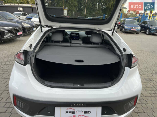 Белый Хендай Ioniq, объемом двигателя 0 л и пробегом 73 тыс. км за 15650 $, фото 17 на Automoto.ua