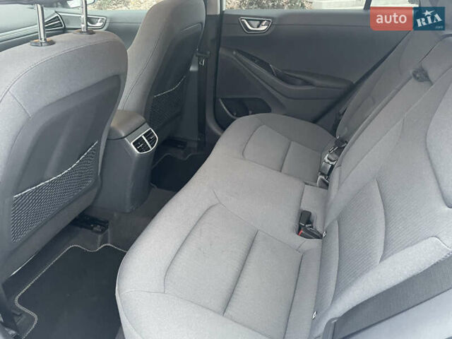 Белый Хендай Ioniq, объемом двигателя 0 л и пробегом 127 тыс. км за 14900 $, фото 9 на Automoto.ua