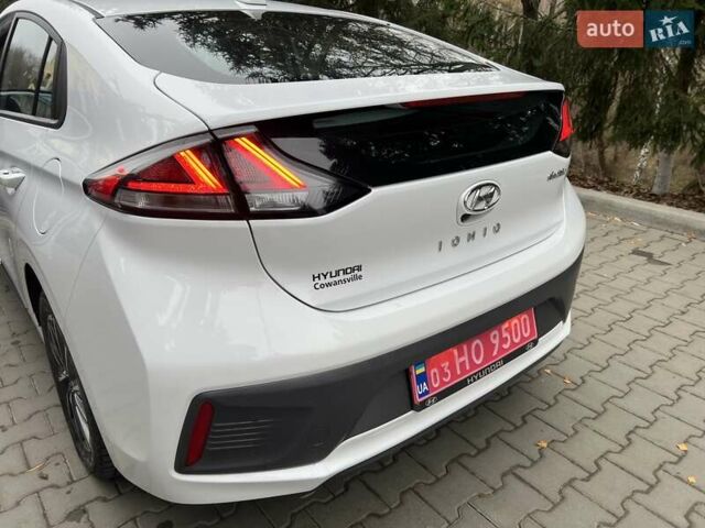 Белый Хендай Ioniq, объемом двигателя 0 л и пробегом 66 тыс. км за 14900 $, фото 5 на Automoto.ua
