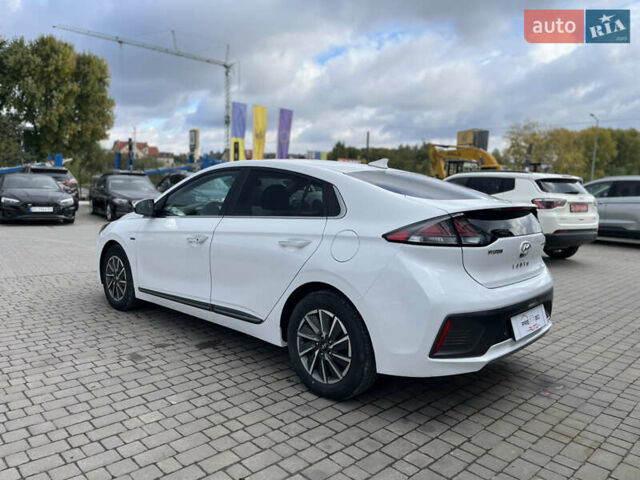 Белый Хендай Ioniq, объемом двигателя 0 л и пробегом 73 тыс. км за 15650 $, фото 2 на Automoto.ua