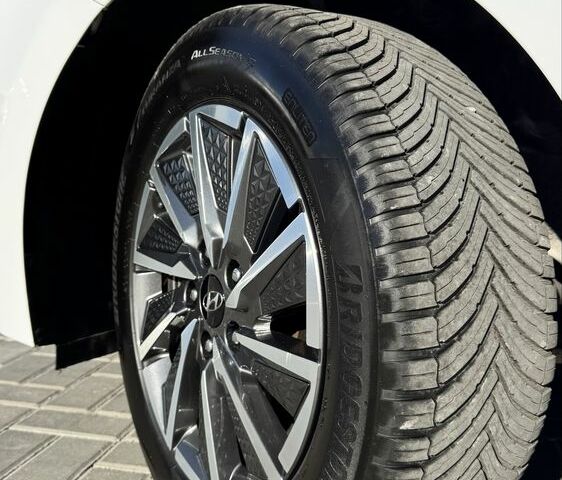 Белый Хендай Ioniq, объемом двигателя 0 л и пробегом 131 тыс. км за 16200 $, фото 22 на Automoto.ua