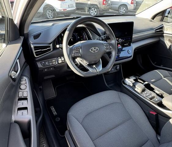Белый Хендай Ioniq, объемом двигателя 0 л и пробегом 131 тыс. км за 16200 $, фото 9 на Automoto.ua