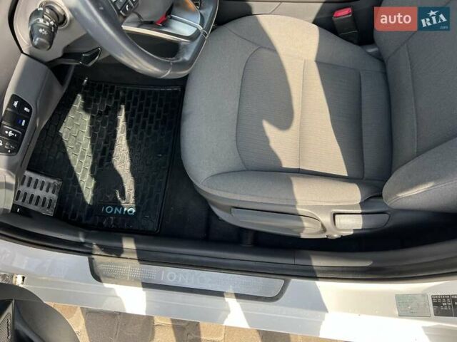 Белый Хендай Ioniq, объемом двигателя 0 л и пробегом 110 тыс. км за 15800 $, фото 12 на Automoto.ua