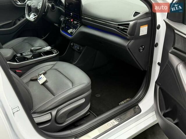 Белый Хендай Ioniq, объемом двигателя 0 л и пробегом 117 тыс. км за 16879 $, фото 29 на Automoto.ua