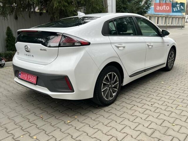 Белый Хендай Ioniq, объемом двигателя 0 л и пробегом 66 тыс. км за 14900 $, фото 2 на Automoto.ua