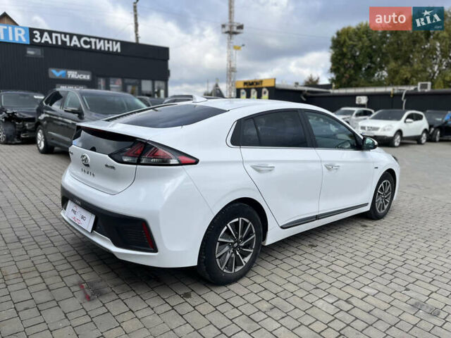 Белый Хендай Ioniq, объемом двигателя 0 л и пробегом 73 тыс. км за 15650 $, фото 4 на Automoto.ua