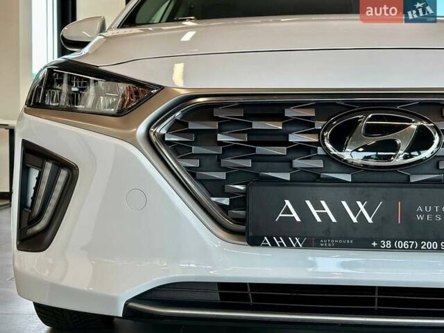 Білий Хендай Ioniq, об'ємом двигуна 1.58 л та пробігом 157 тис. км за 19990 $, фото 2 на Automoto.ua