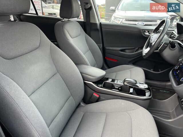 Белый Хендай Ioniq, объемом двигателя 0 л и пробегом 73 тыс. км за 15650 $, фото 21 на Automoto.ua