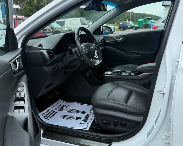 Белый Хендай Ioniq, объемом двигателя 0 л и пробегом 79 тыс. км за 15500 $, фото 4 на Automoto.ua