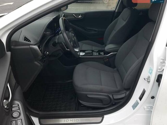 Белый Хендай Ioniq, объемом двигателя 0 л и пробегом 148 тыс. км за 15799 $, фото 31 на Automoto.ua