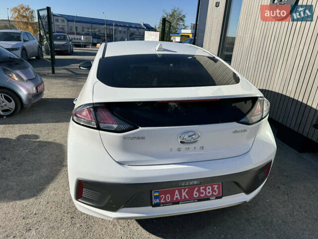 Белый Хендай Ioniq, объемом двигателя 0 л и пробегом 133 тыс. км за 15000 $, фото 4 на Automoto.ua