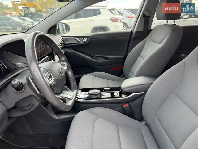 Белый Хендай Ioniq, объемом двигателя 0 л и пробегом 73 тыс. км за 15650 $, фото 8 на Automoto.ua