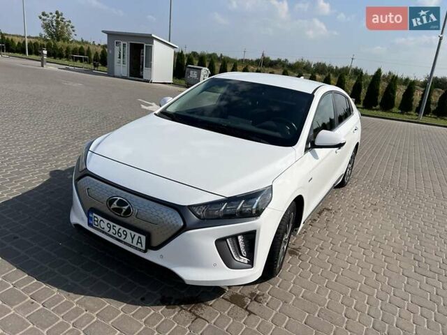 Белый Хендай Ioniq, объемом двигателя 0 л и пробегом 110 тыс. км за 15800 $, фото 2 на Automoto.ua
