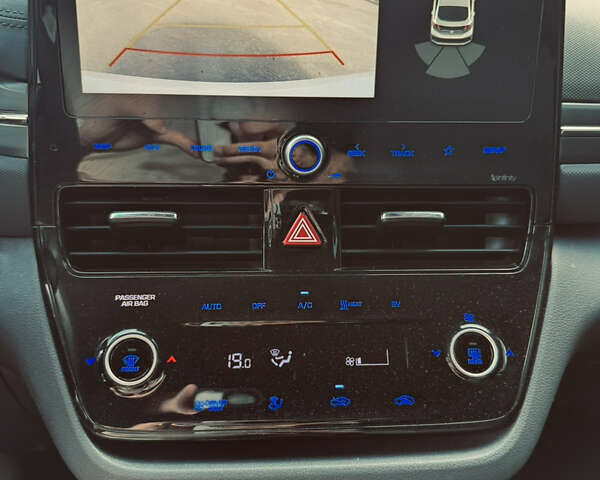 Белый Хендай Ioniq, объемом двигателя 0 л и пробегом 68 тыс. км за 16300 $, фото 21 на Automoto.ua