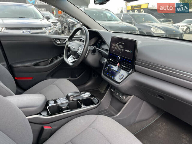Белый Хендай Ioniq, объемом двигателя 0 л и пробегом 73 тыс. км за 15650 $, фото 20 на Automoto.ua