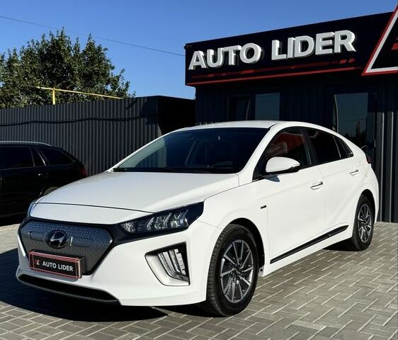 Белый Хендай Ioniq, объемом двигателя 0 л и пробегом 131 тыс. км за 16200 $, фото 8 на Automoto.ua