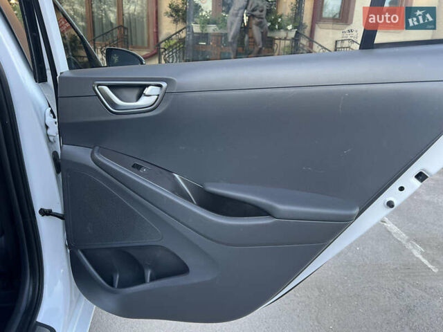 Білий Хендай Ioniq, об'ємом двигуна 0 л та пробігом 130 тис. км за 14799 $, фото 33 на Automoto.ua