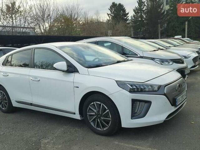 Белый Хендай Ioniq, объемом двигателя 0 л и пробегом 148 тыс. км за 15799 $, фото 64 на Automoto.ua