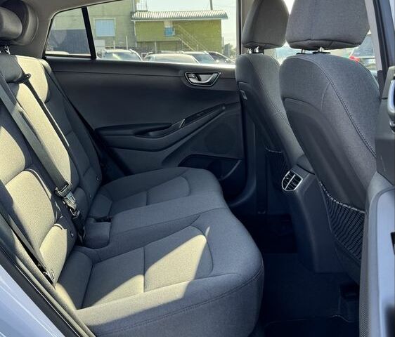 Белый Хендай Ioniq, объемом двигателя 0 л и пробегом 131 тыс. км за 16200 $, фото 16 на Automoto.ua