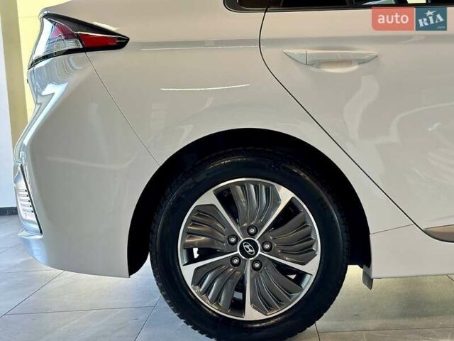 Білий Хендай Ioniq, об'ємом двигуна 1.58 л та пробігом 157 тис. км за 19990 $, фото 9 на Automoto.ua