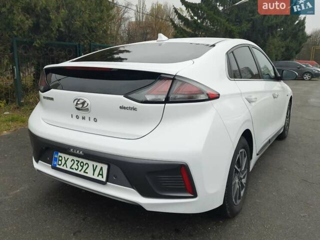 Белый Хендай Ioniq, объемом двигателя 0 л и пробегом 148 тыс. км за 15799 $, фото 8 на Automoto.ua
