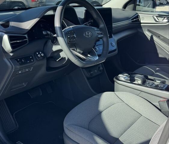 Белый Хендай Ioniq, объемом двигателя 0 л и пробегом 131 тыс. км за 16200 $, фото 10 на Automoto.ua