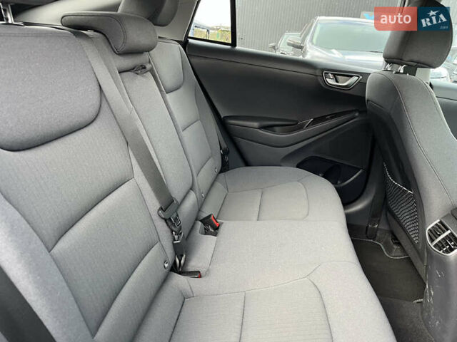 Белый Хендай Ioniq, объемом двигателя 0 л и пробегом 73 тыс. км за 15650 $, фото 19 на Automoto.ua