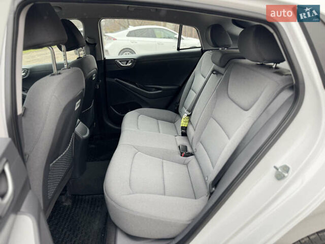 Білий Хендай Ioniq, об'ємом двигуна 0 л та пробігом 83 тис. км за 15264 $, фото 7 на Automoto.ua