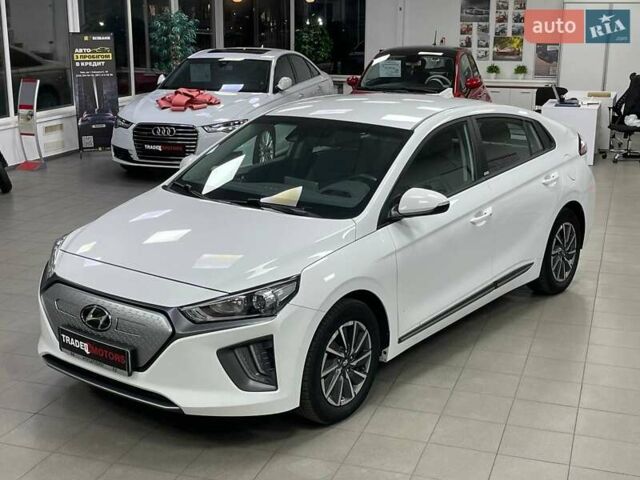 Белый Хендай Ioniq, объемом двигателя 0 л и пробегом 82 тыс. км за 16490 $, фото 2 на Automoto.ua