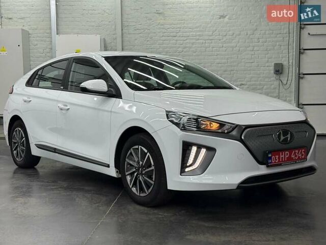 Хендай Ioniq 2021 в Луцке на Automoto.ua Белый Хендай Ioniq, объемом двигателя 0 л и пробегом 59 тыс. км за 17240 $, фото 3 на Automoto.ua