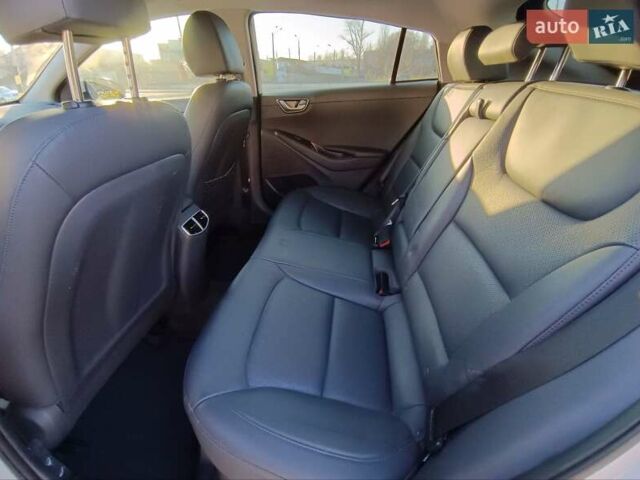 Белый Хендай Ioniq, объемом двигателя 1.58 л и пробегом 123 тыс. км за 19300 $, фото 22 на Automoto.ua
