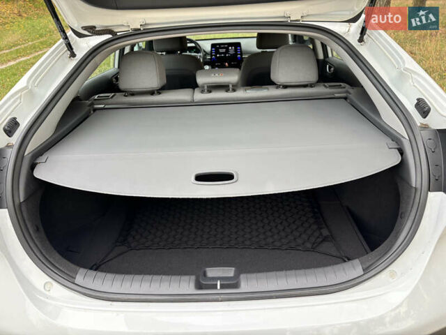 Белый Хендай Ioniq, объемом двигателя 0 л и пробегом 79 тыс. км за 14600 $, фото 25 на Automoto.ua