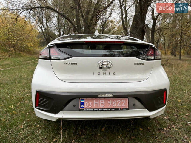 Белый Хендай Ioniq, объемом двигателя 0 л и пробегом 79 тыс. км за 14600 $, фото 10 на Automoto.ua