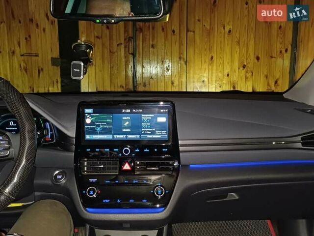 Білий Хендай Ioniq, об'ємом двигуна 0 л та пробігом 62 тис. км за 17900 $, фото 22 на Automoto.ua