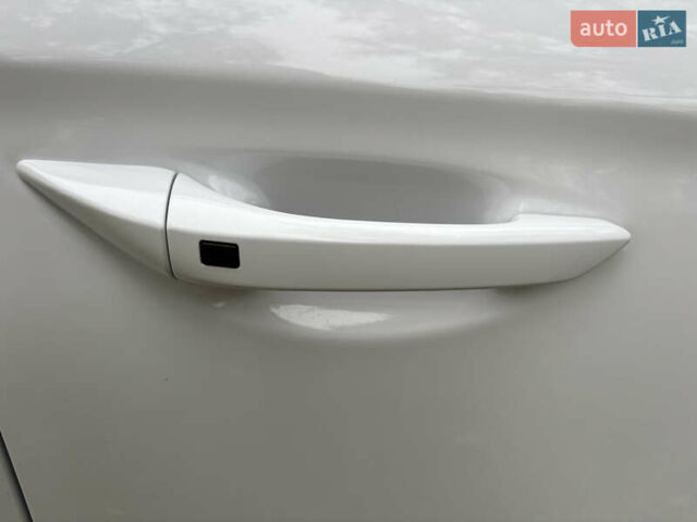 Белый Хендай Ioniq, объемом двигателя 0 л и пробегом 79 тыс. км за 14600 $, фото 13 на Automoto.ua