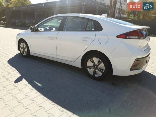 Білий Хендай Ioniq, об'ємом двигуна 1.58 л та пробігом 56 тис. км за 19200 $, фото 3 на Automoto.ua
