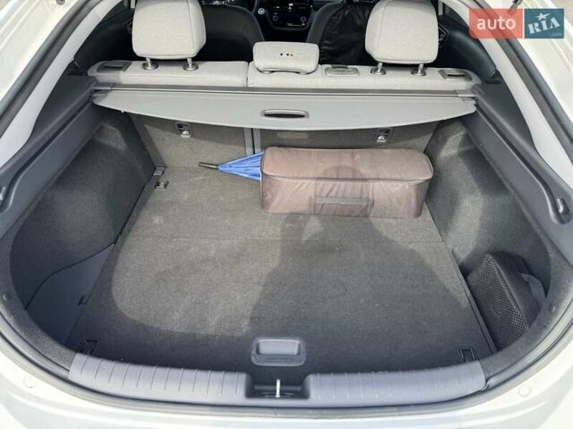 Белый Хендай Ioniq, объемом двигателя 0 л и пробегом 35 тыс. км за 16300 $, фото 21 на Automoto.ua