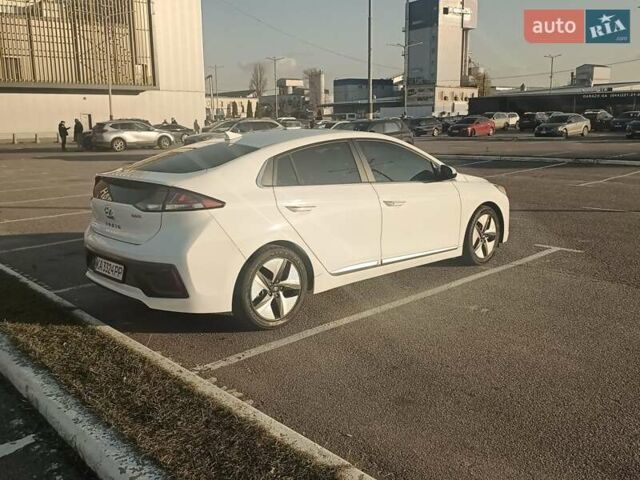 Белый Хендай Ioniq, объемом двигателя 1.58 л и пробегом 123 тыс. км за 19300 $, фото 4 на Automoto.ua