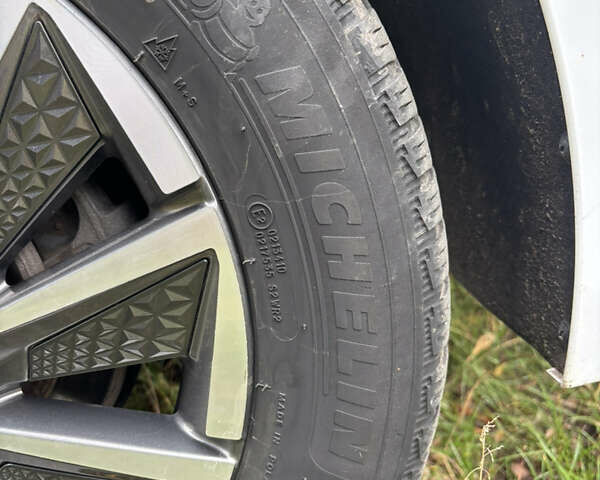 Белый Хендай Ioniq, объемом двигателя 0 л и пробегом 79 тыс. км за 14600 $, фото 29 на Automoto.ua