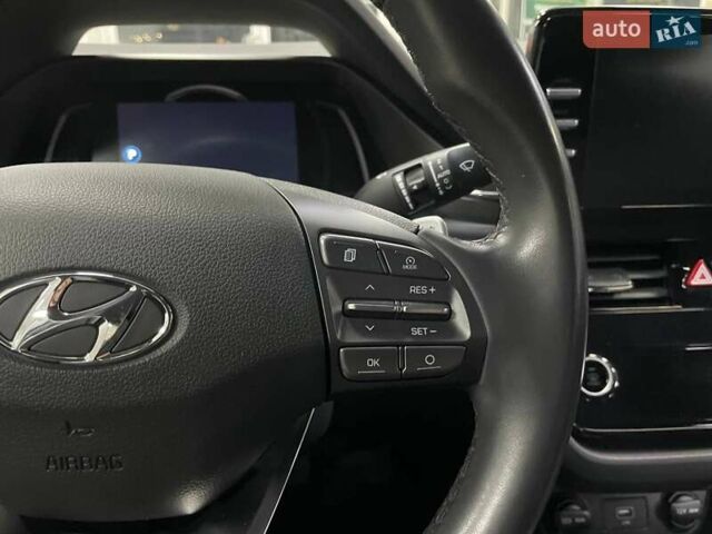 Белый Хендай Ioniq, объемом двигателя 0 л и пробегом 82 тыс. км за 16490 $, фото 23 на Automoto.ua