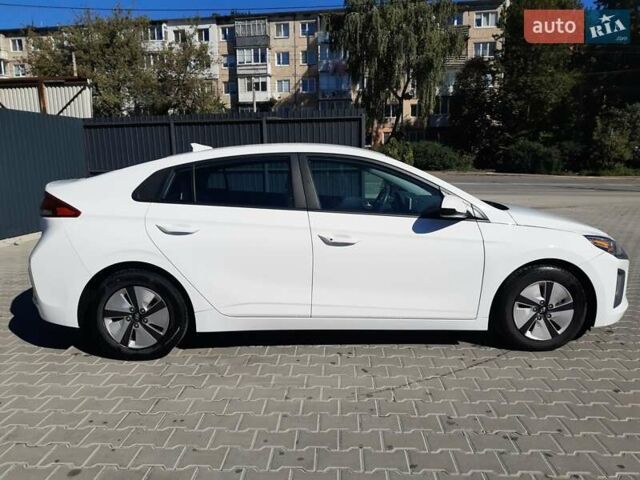 Білий Хендай Ioniq, об'ємом двигуна 1.58 л та пробігом 56 тис. км за 19200 $, фото 8 на Automoto.ua